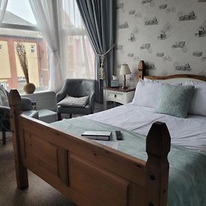 Family Room Twin Beds Connecting
